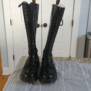 Doc Martens tall boots Black 8 GUC